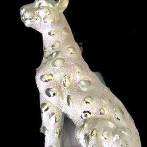 Pocelain tiger gold statue